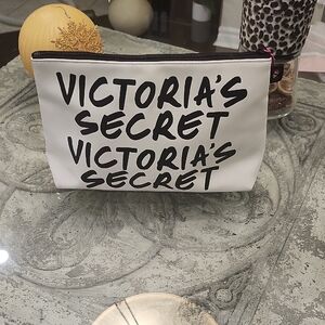 Victoria's Secret Black and White Women's Make-Up Travel Toilettry Bag Bag